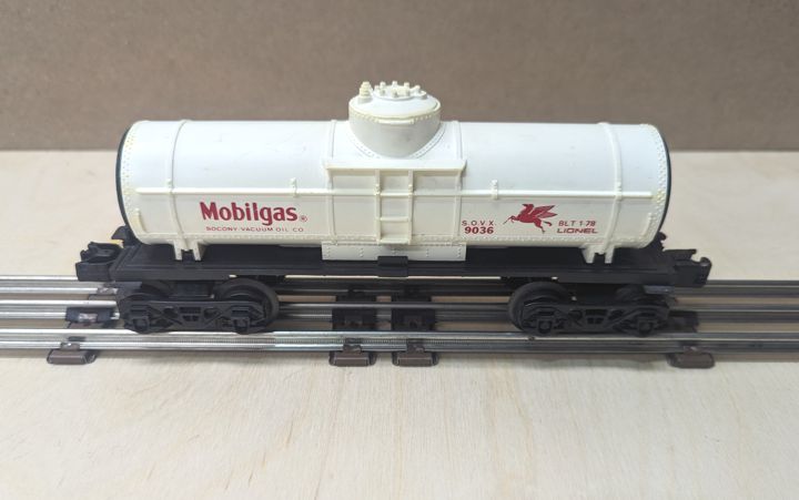 Lionel 6-9036 Mobil Gas Tank Car - Pre-owned